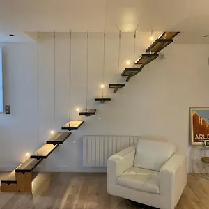 https://superbe-appartement-avec-vue.fr-provencehotel.com